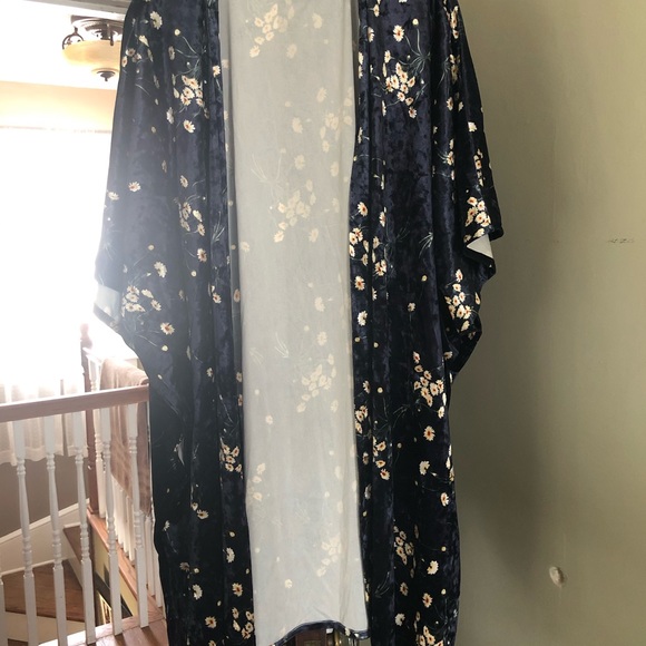 Do everything in love Accessories - Anthropologie Do Everything in Love Kimono